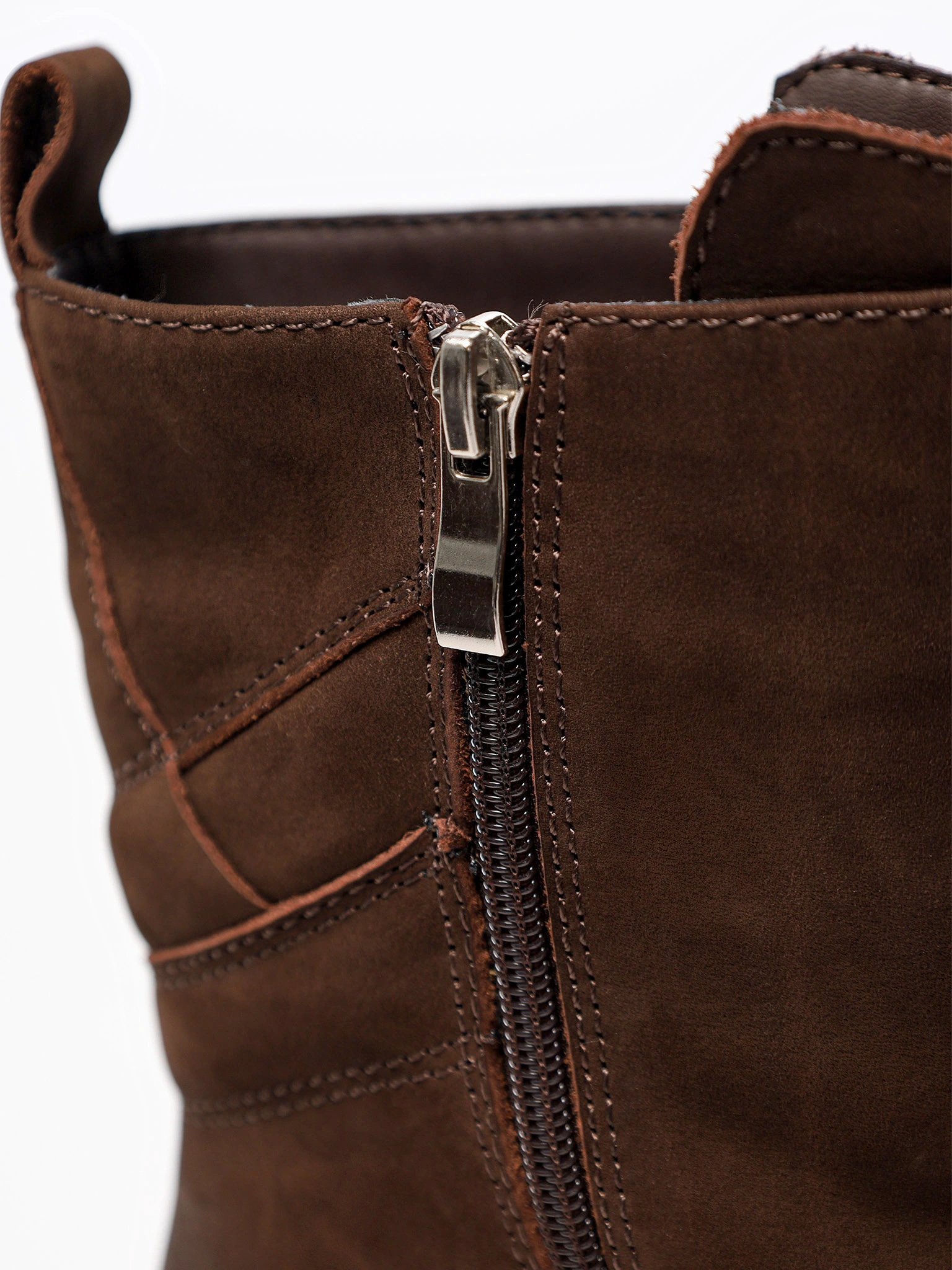 Ботинки коричневого цвета с декоративной молнией спереди